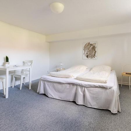 Vaerelse I Rolig Villakvarter, Central Beliggenhed Odense Buitenkant foto