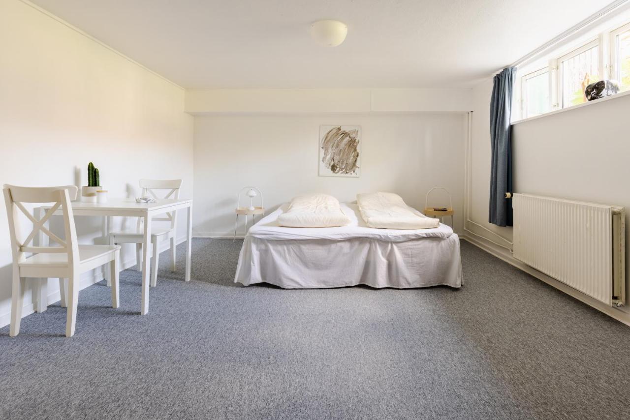 Vaerelse I Rolig Villakvarter, Central Beliggenhed Odense Buitenkant foto